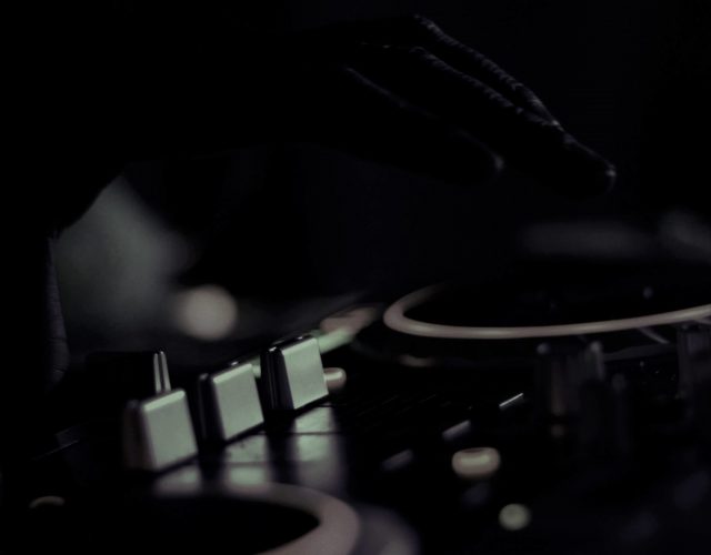 Curso de DJ Escola de Musica Online Como Toca